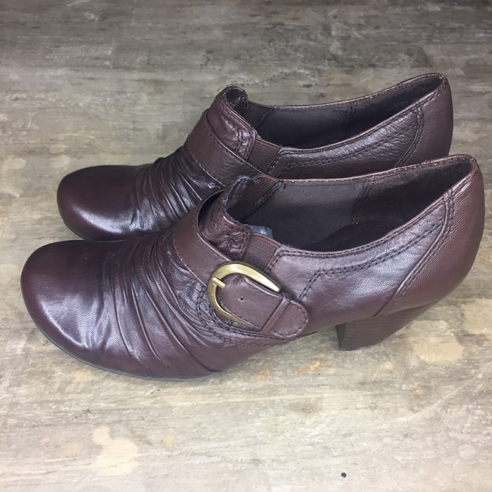 Bare Traps Women’s 7 Heeled Booties